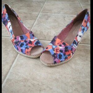 Adorable TOMS Floral Open-Toe Heels